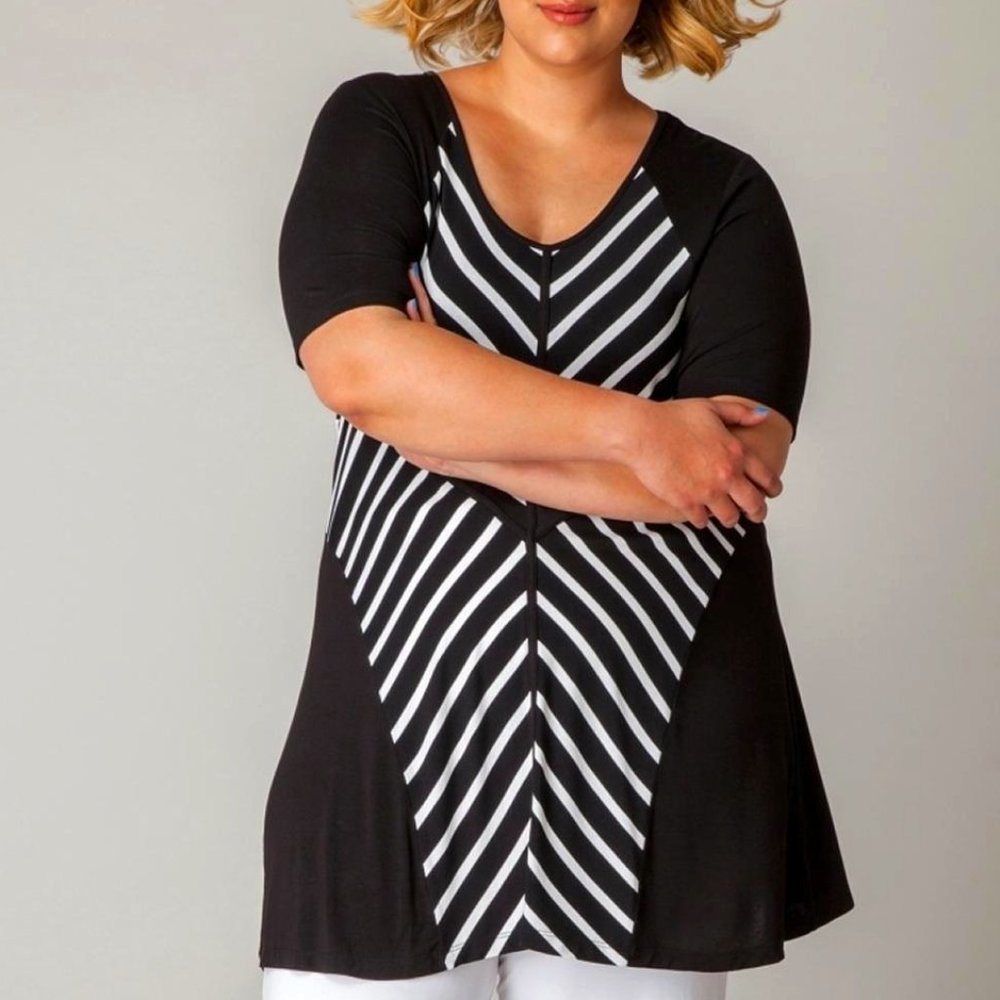 XTwo Super Long B&W Striped Trapeze Tunic